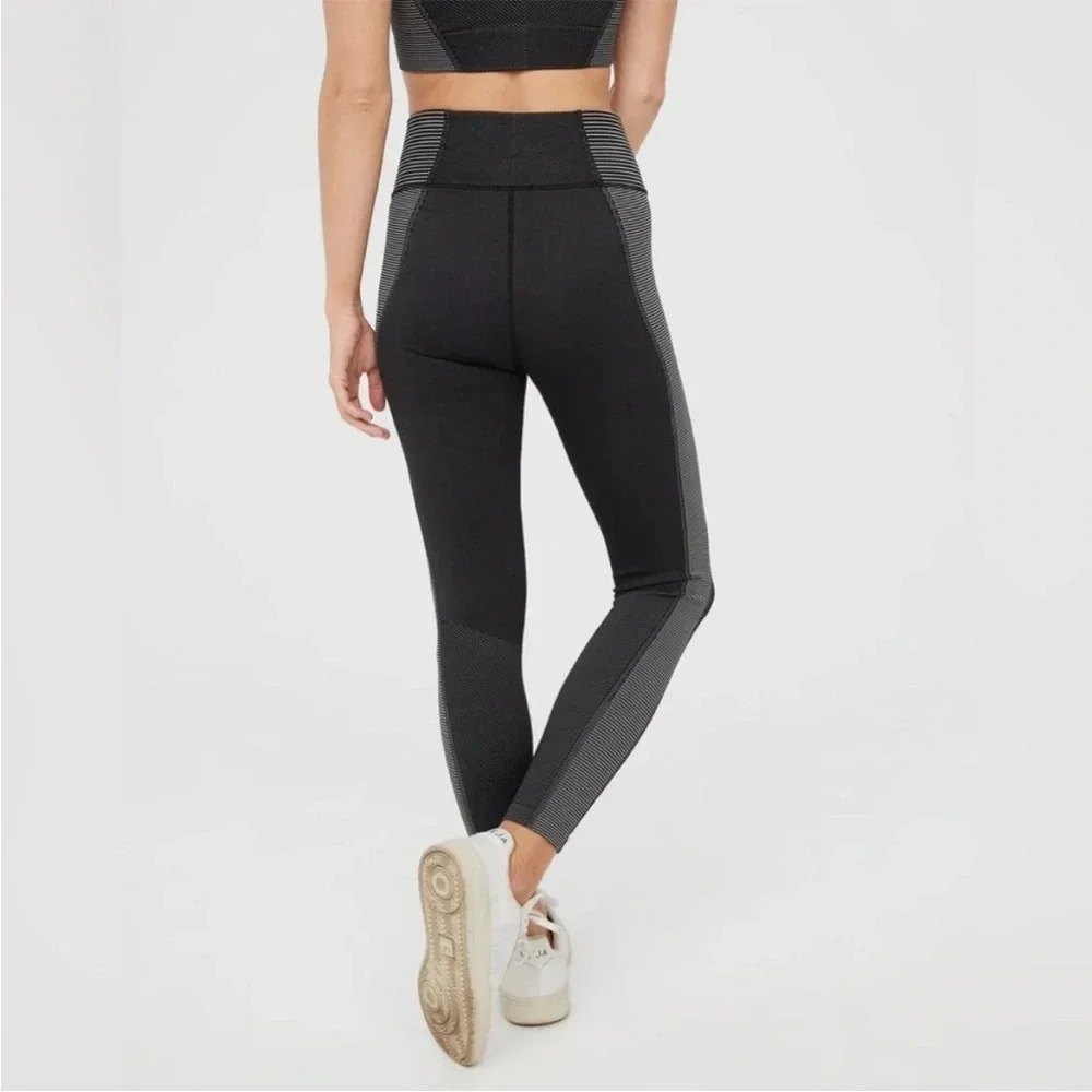 OFFLINE By Aerie Seamless High Waisted Leggings Size Medium - Picture 3 of 13